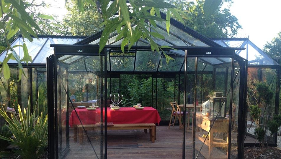 Oranżeria w ogrodzie Sophie Oranżeria w ogrodzie Sophie z wyposażeniem w środku